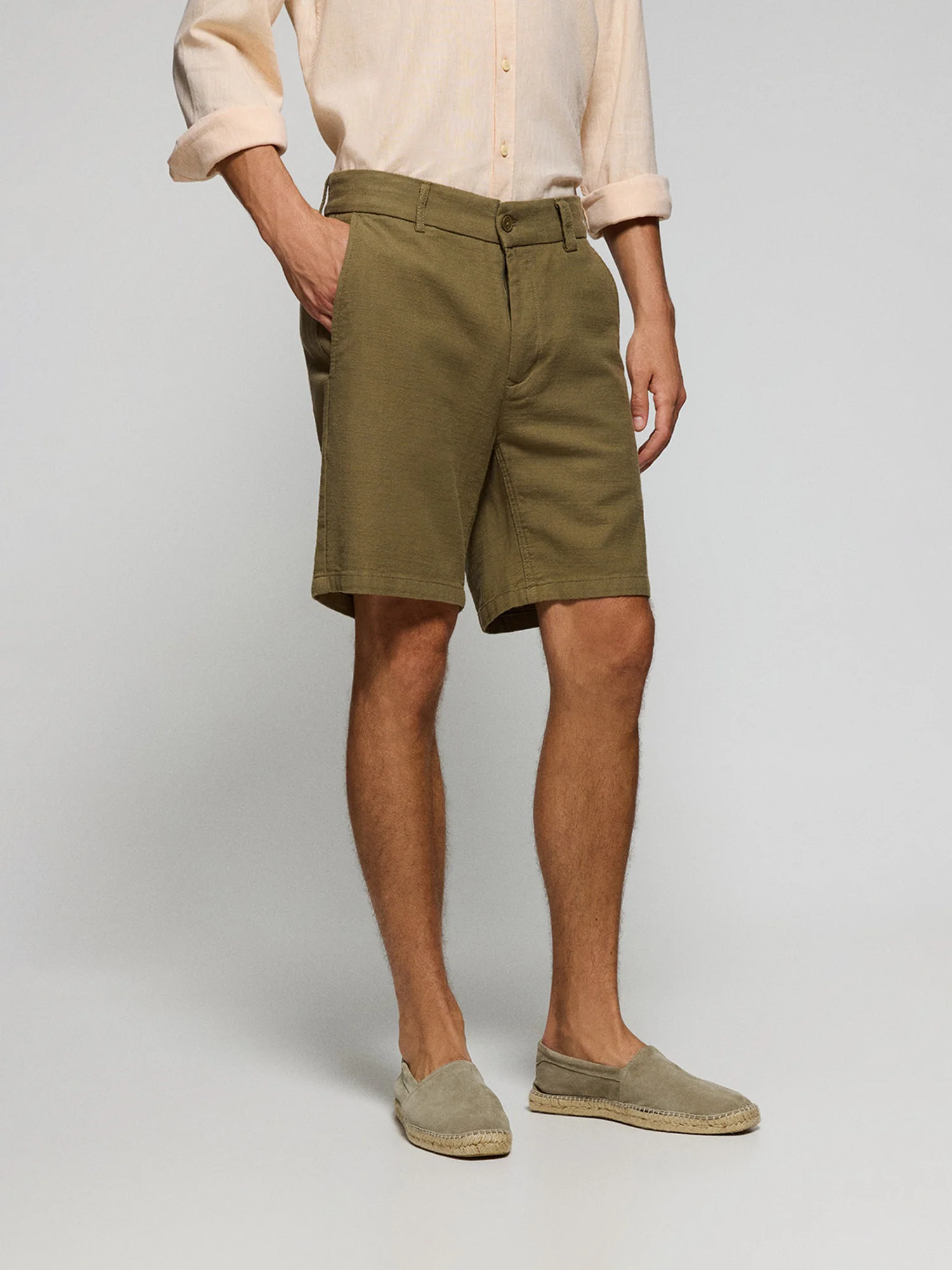 Pantalón corto Bali de lino y algodón color verde caqui con detalles bordados Polo Club - Image 3