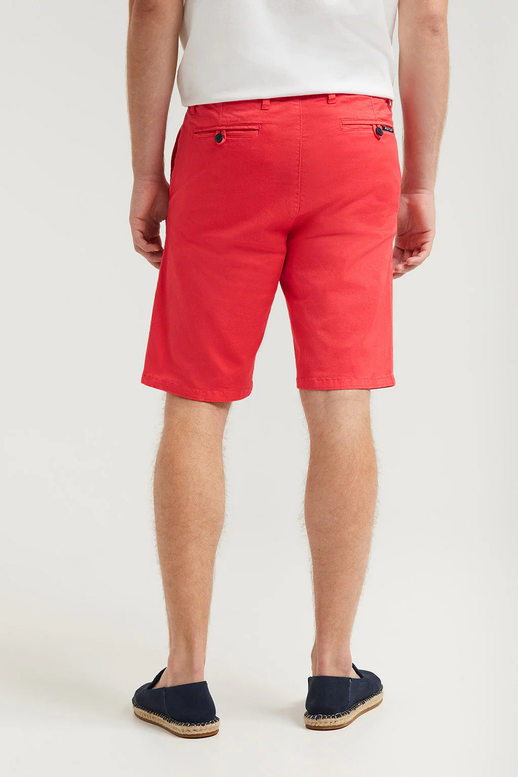 Bermuda relajada roja con logo bordado - Image 4
