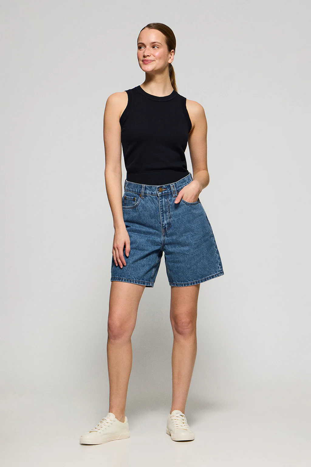 Pantalones cortos vaqueros Juno con logo bordado - Image 3