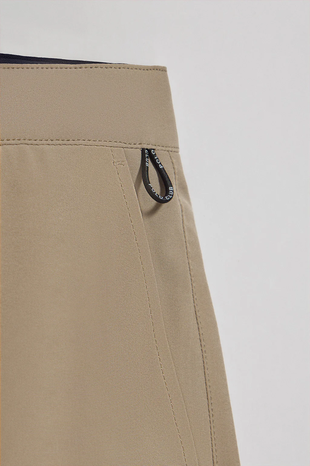 Pantalón corto técnico color arena Landscape - Image 10