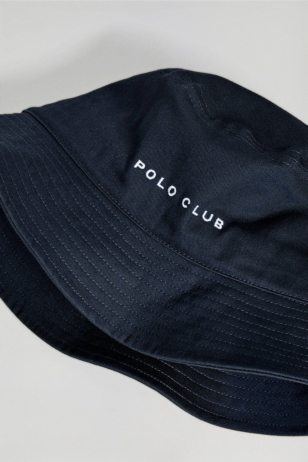 Sombrero bucket azul marino con logo bordado minimal Polo Club - Image 6
