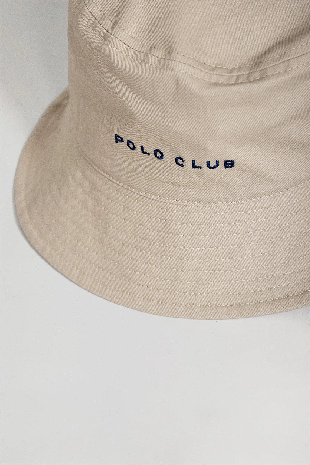 Sombrero bucket beige con logo bordado minimal Polo Club - Image 4