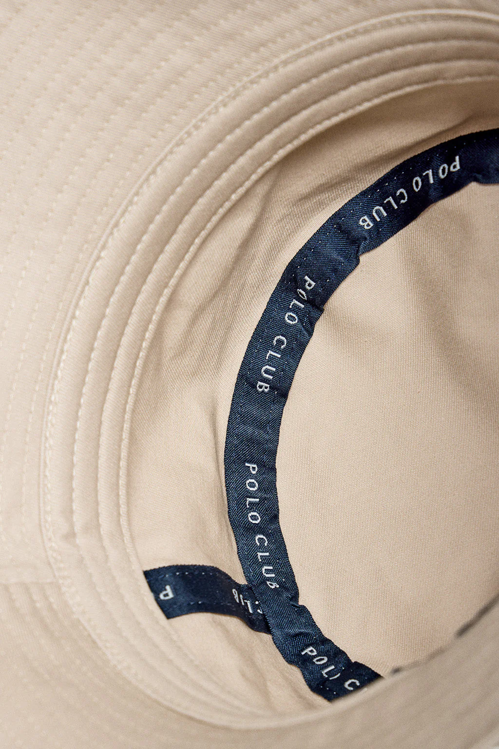 Sombrero bucket beige con logo bordado minimal Polo Club - Image 5