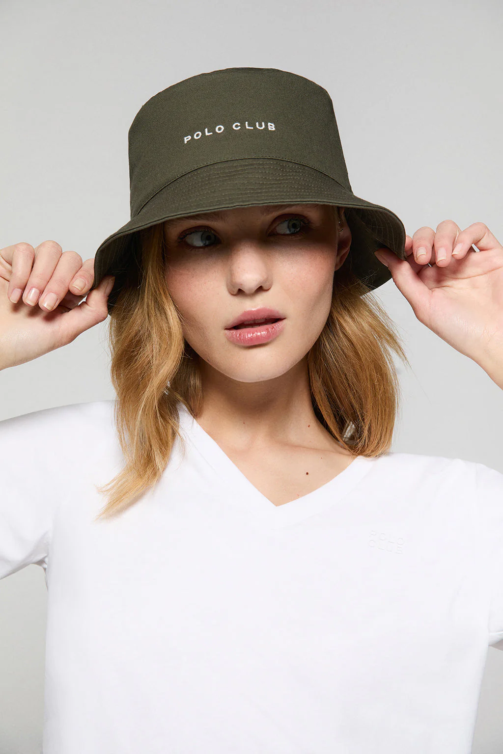 Sombrero bucket verde caqui con logo bordado minimal Polo Club - Image 2