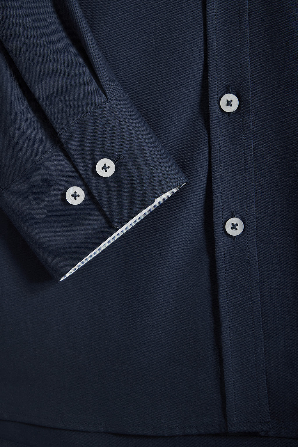 Camisa oxford azul marino con logo bordado - Image 8