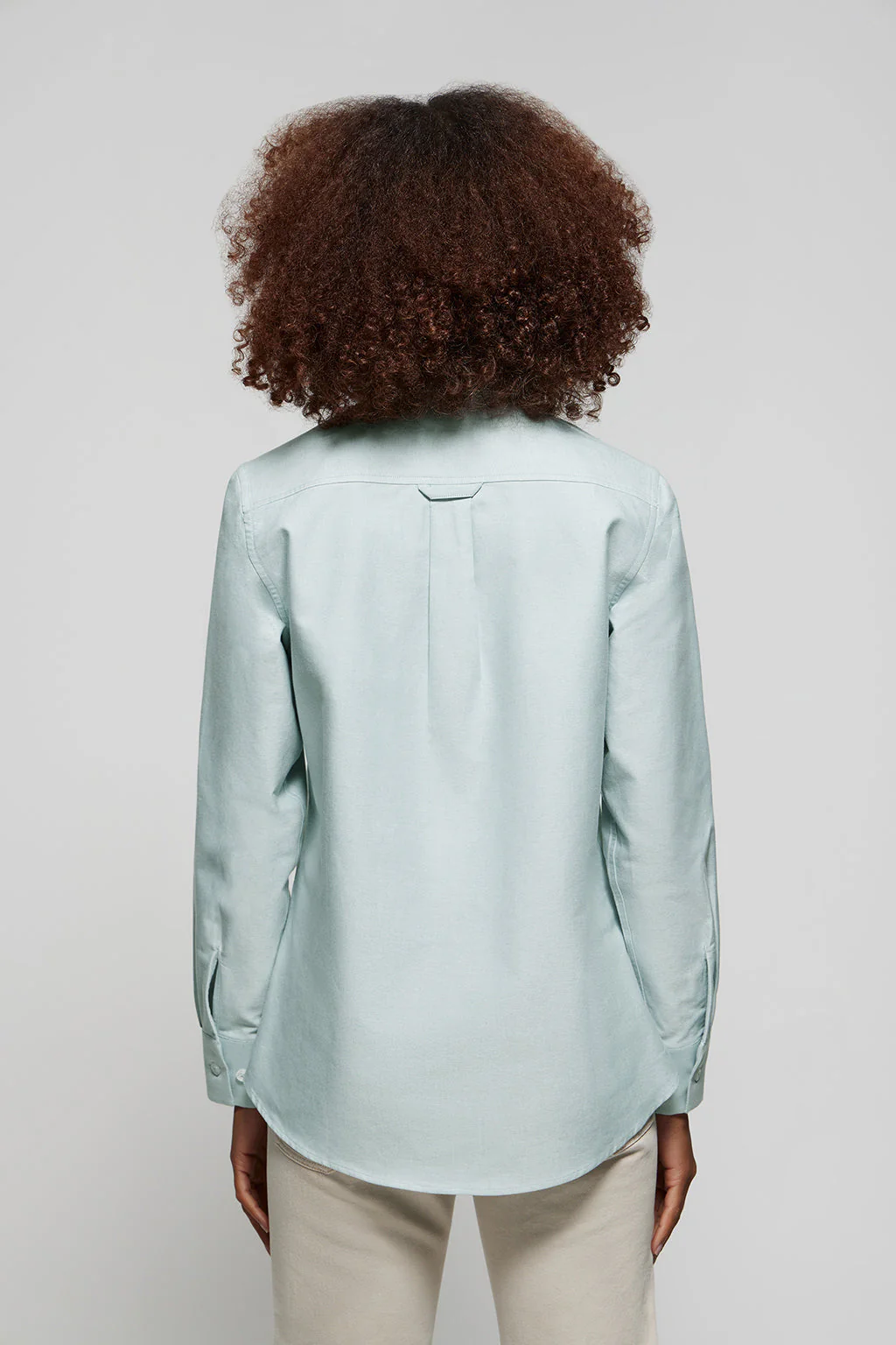 Camisa oxford verde con logo bordado - Image 5