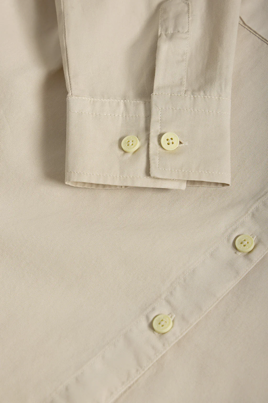 Camisa loose fit color arena con bolsillos y detalle Polo Club - Image 8