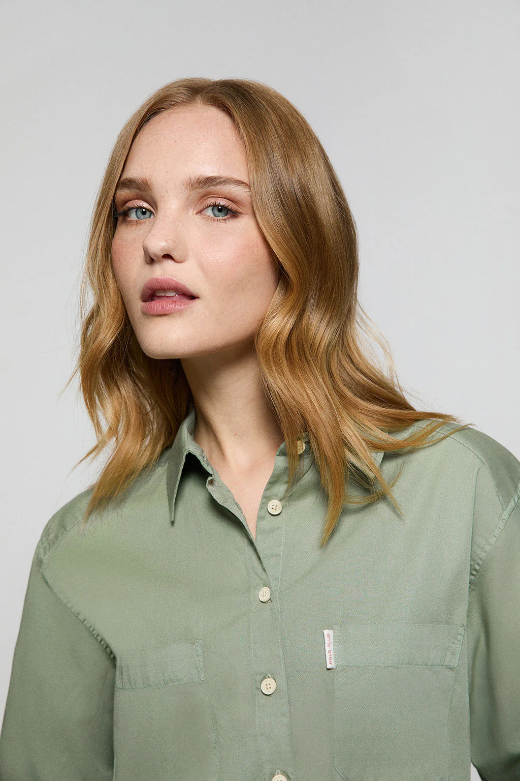 Camisa loose fit color verde con bolsillos y detalle Polo Club - Image 3