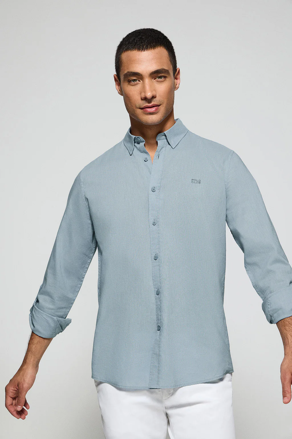 Camisa azul celeste de lino y algodón regular fit con logo bordado