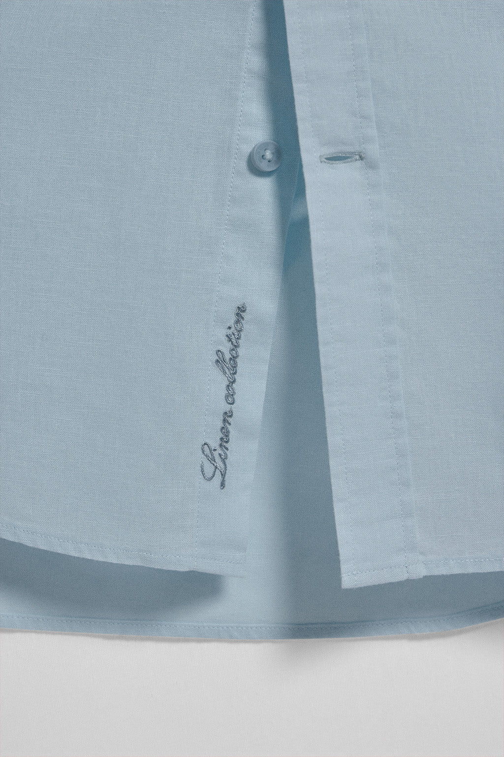 Camisa azul celeste de lino y algodón regular fit con logo bordado - Image 10