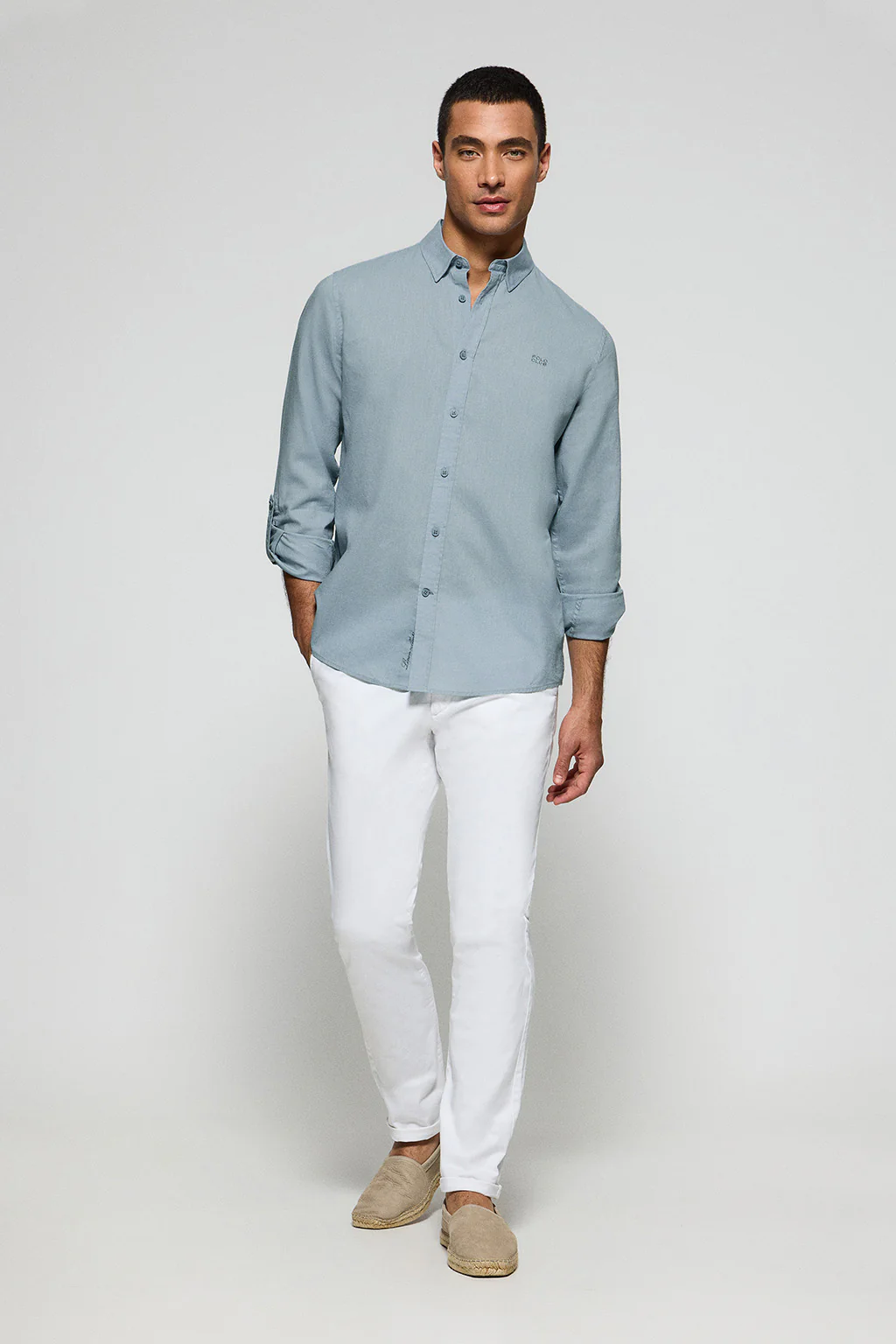 Camisa azul celeste de lino y algodón regular fit con logo bordado - Image 3