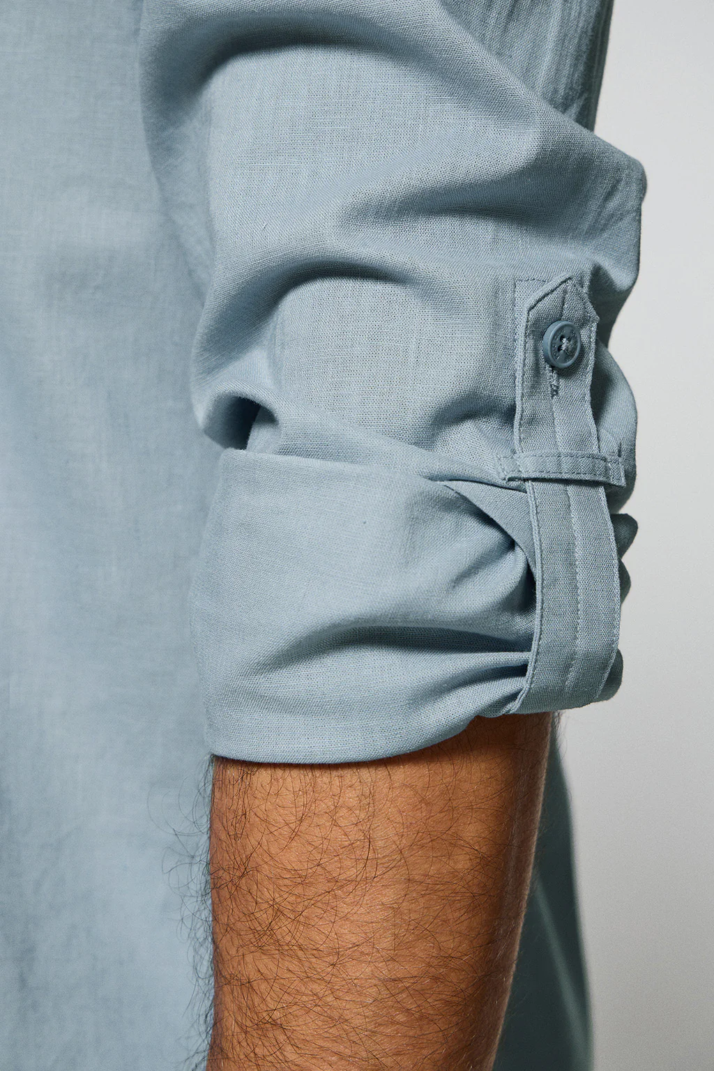 Camisa azul celeste de lino y algodón regular fit con logo bordado - Image 4