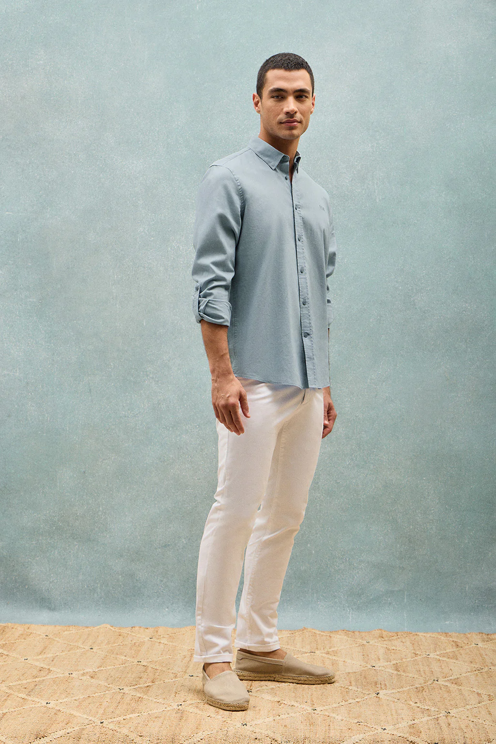 Camisa azul celeste de lino y algodón regular fit con logo bordado - Image 5