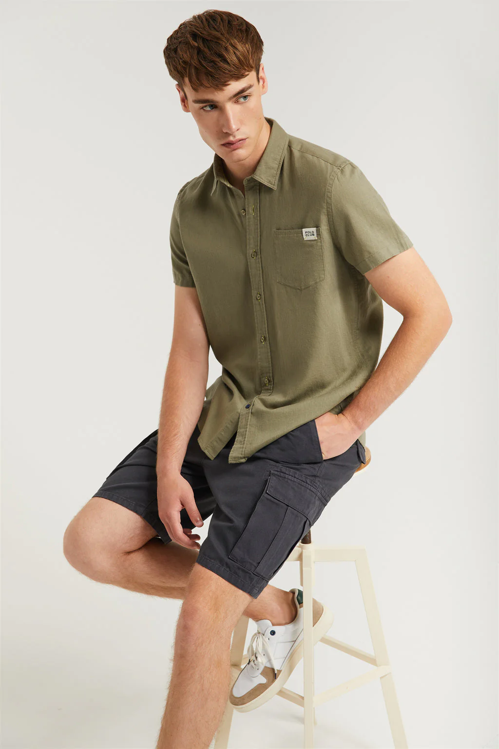 Camisa caqui de lino con bolsillo en el pecho - Image 4