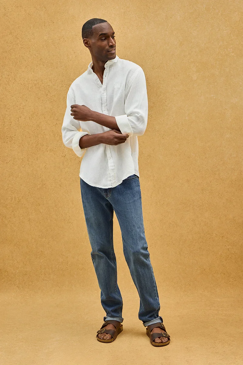 Camisa blanca de lino de corte regular con bordado Polo Club