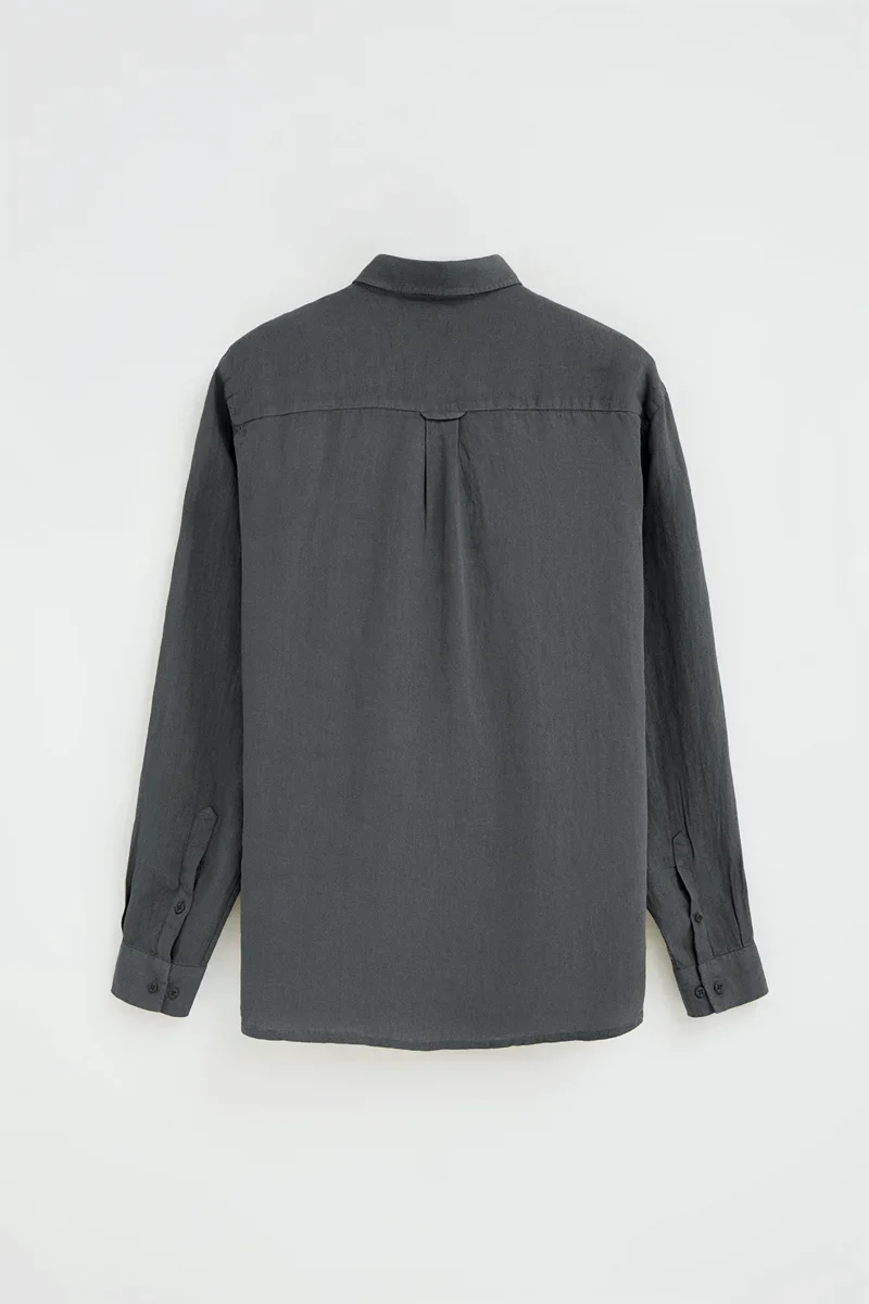 Camisa gris piedra de lino de corte regular con bordado Polo Club - Image 8