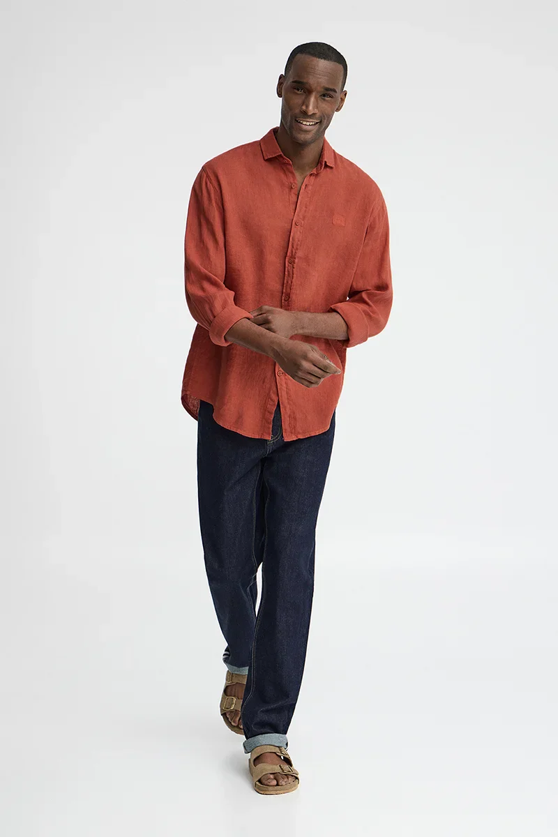 Camisa rojo ladrillo de lino de corte regular con bordado Polo Club - Image 4