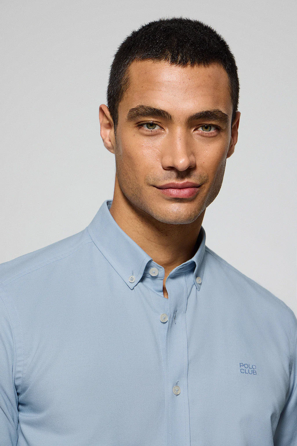 Camisa lisa oxford azul celeste con logo bordado Polo Club - Image 3