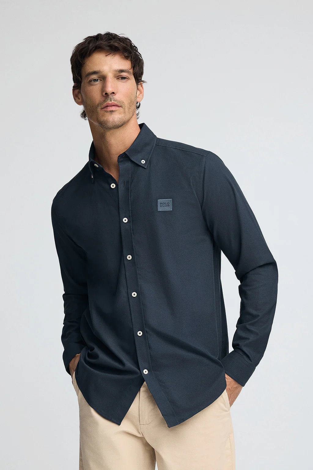 Camisa azul marino de corte regular y cuello abotonado con logo Polo Club - Image 2