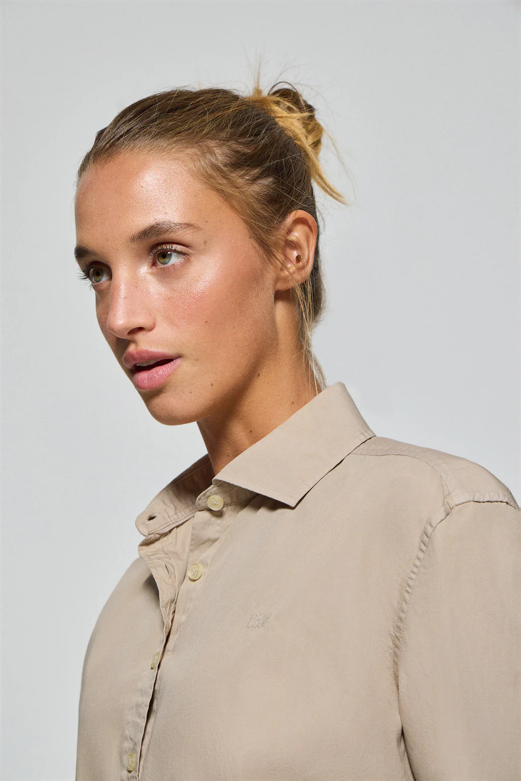 Camisa loose fit color arena con logo block Polo Club - Image 2