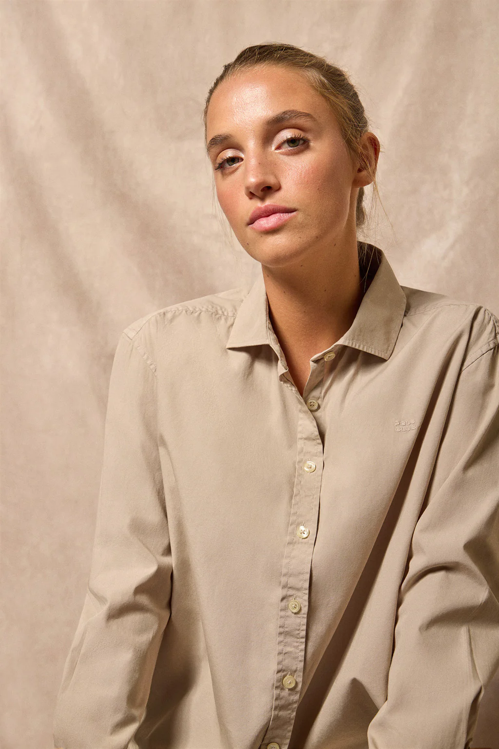 Camisa loose fit color arena con logo block Polo Club - Image 5
