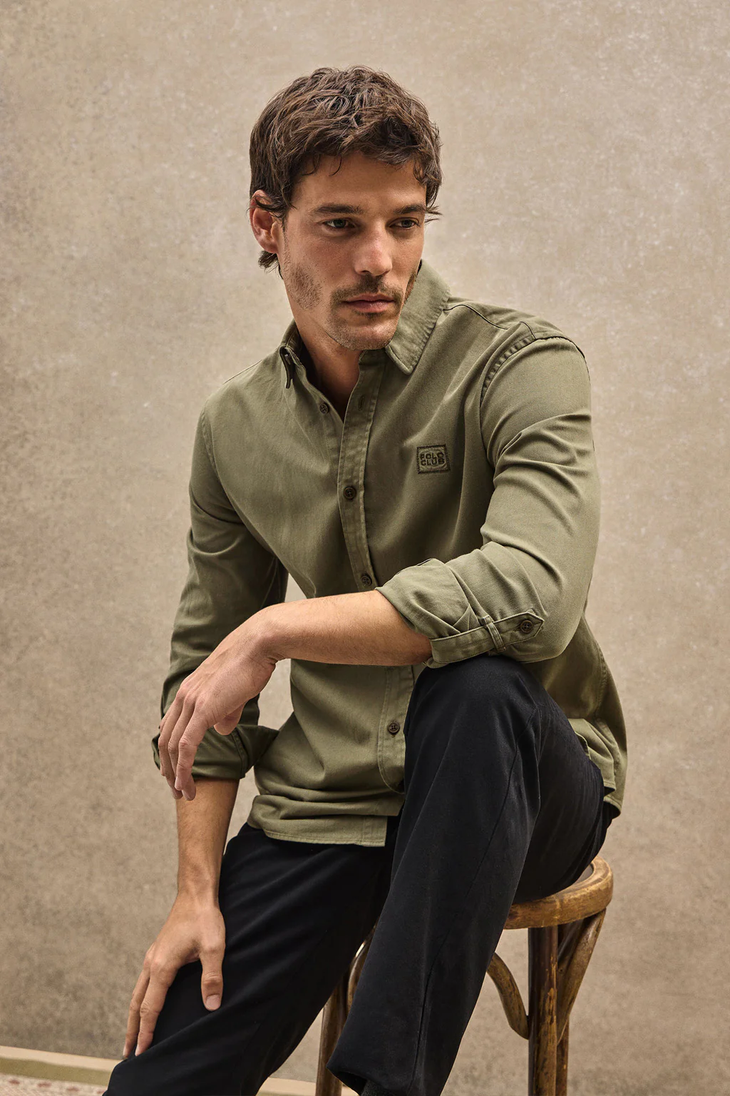 Camisa verde militar de corte regular con logo Polo Club