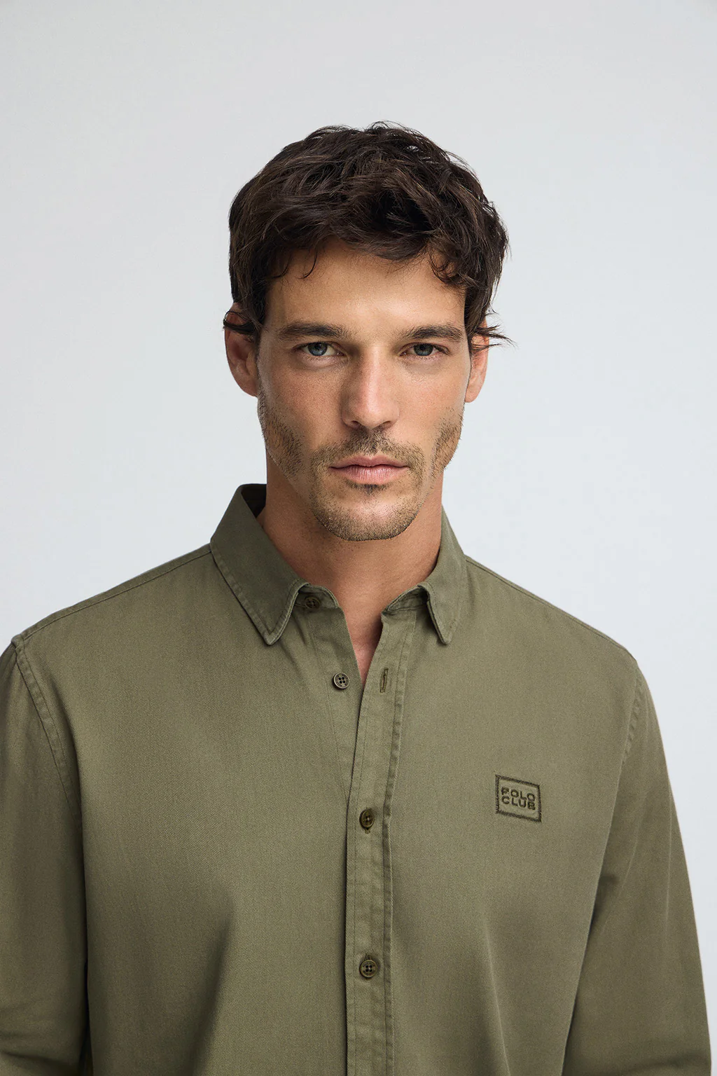 Camisa verde militar de corte regular con logo Polo Club - Image 3