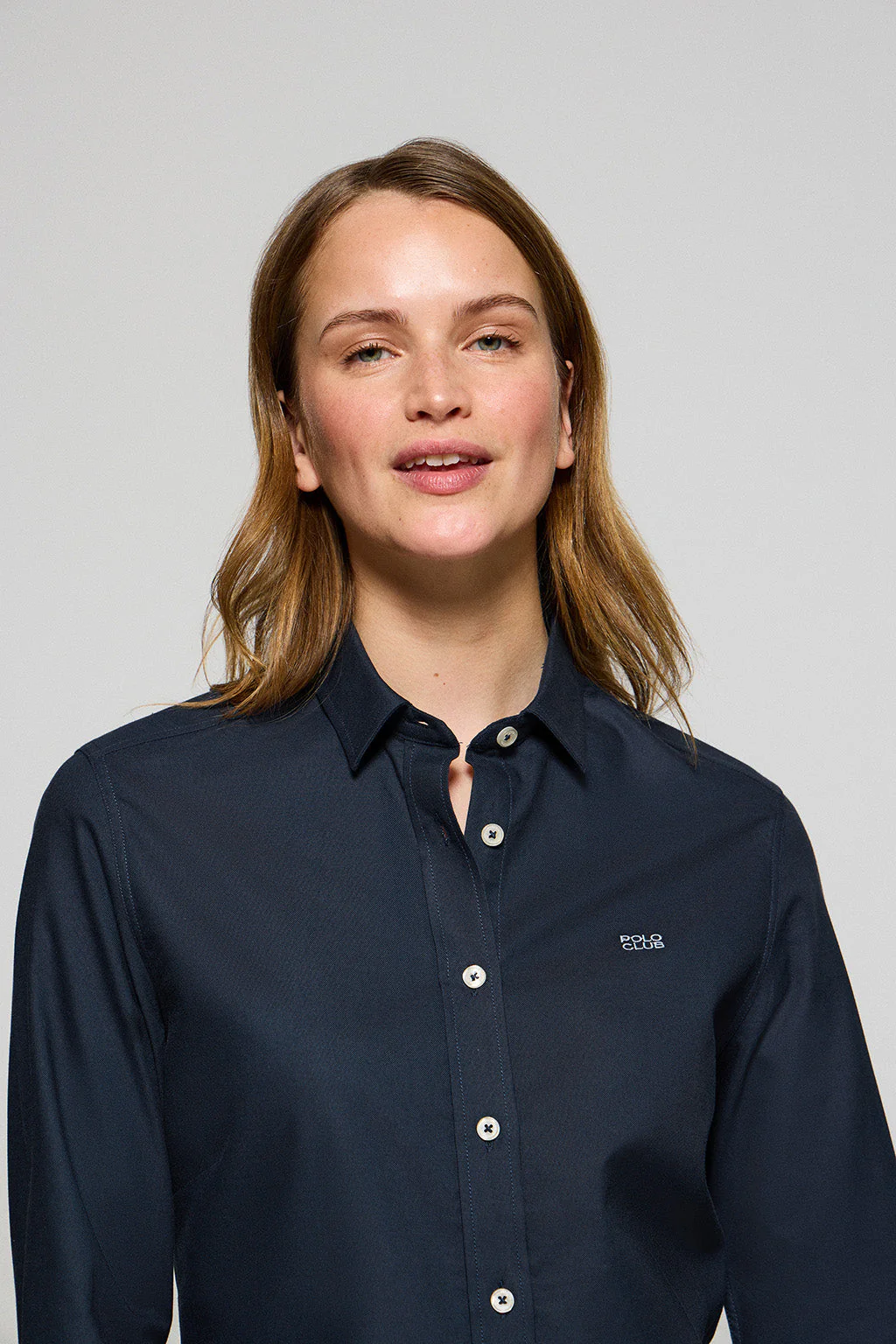 Camisa regular fit azul marino con bordado Polo Club - Image 2