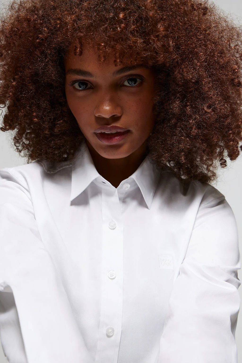 Camisa blanca Slim fit de popelín con logo - Image 6