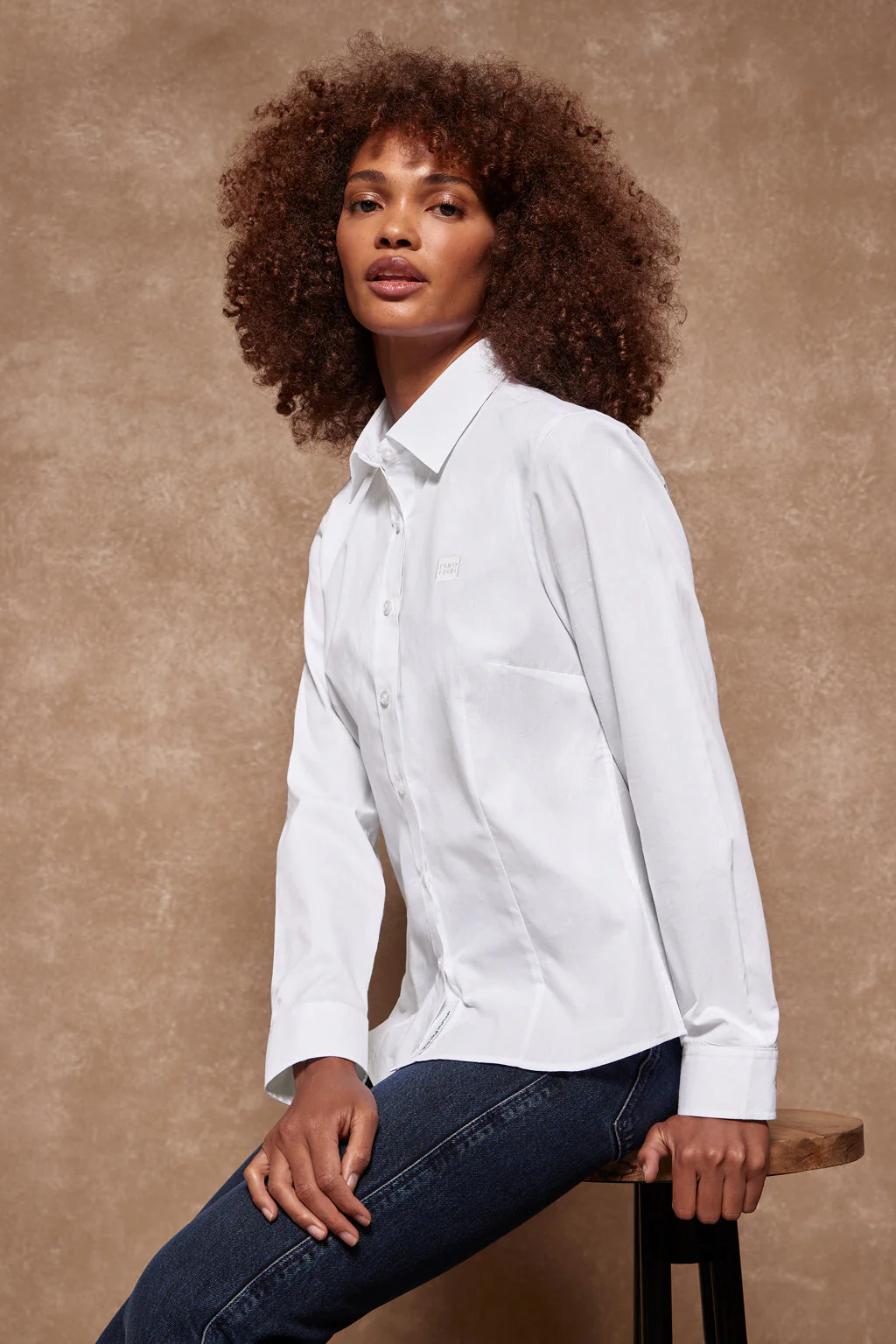 Camisa blanca Slim fit de popelín con logo - Image 7