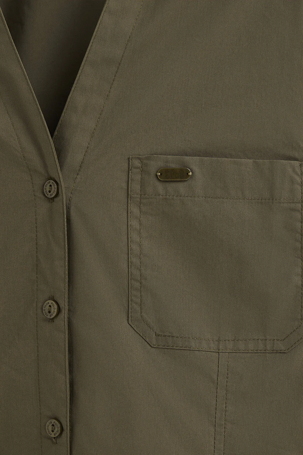 Camisa verde oliva de corte slim y cuello pico - Image 7