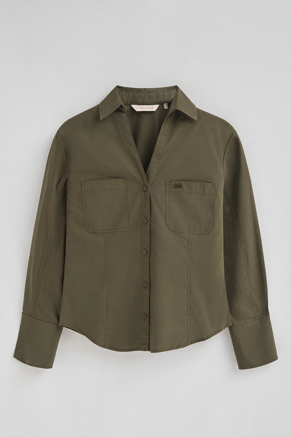 Camisa verde oliva de corte slim y cuello pico - Image 8