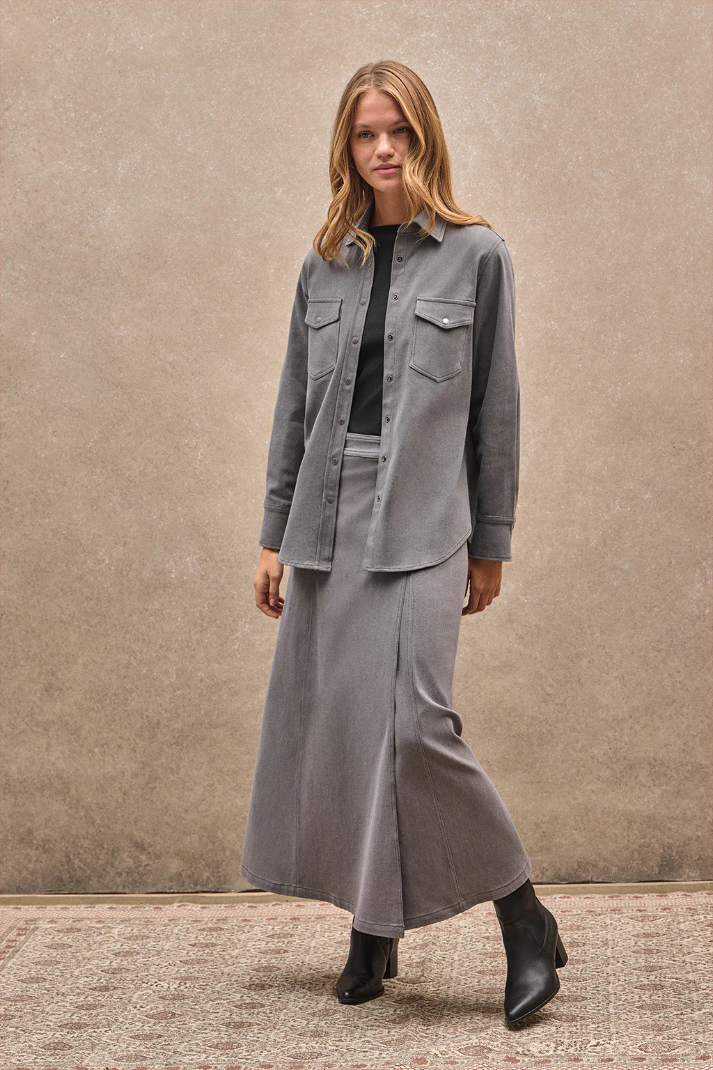 Camisa vaquera gris de corte relajado