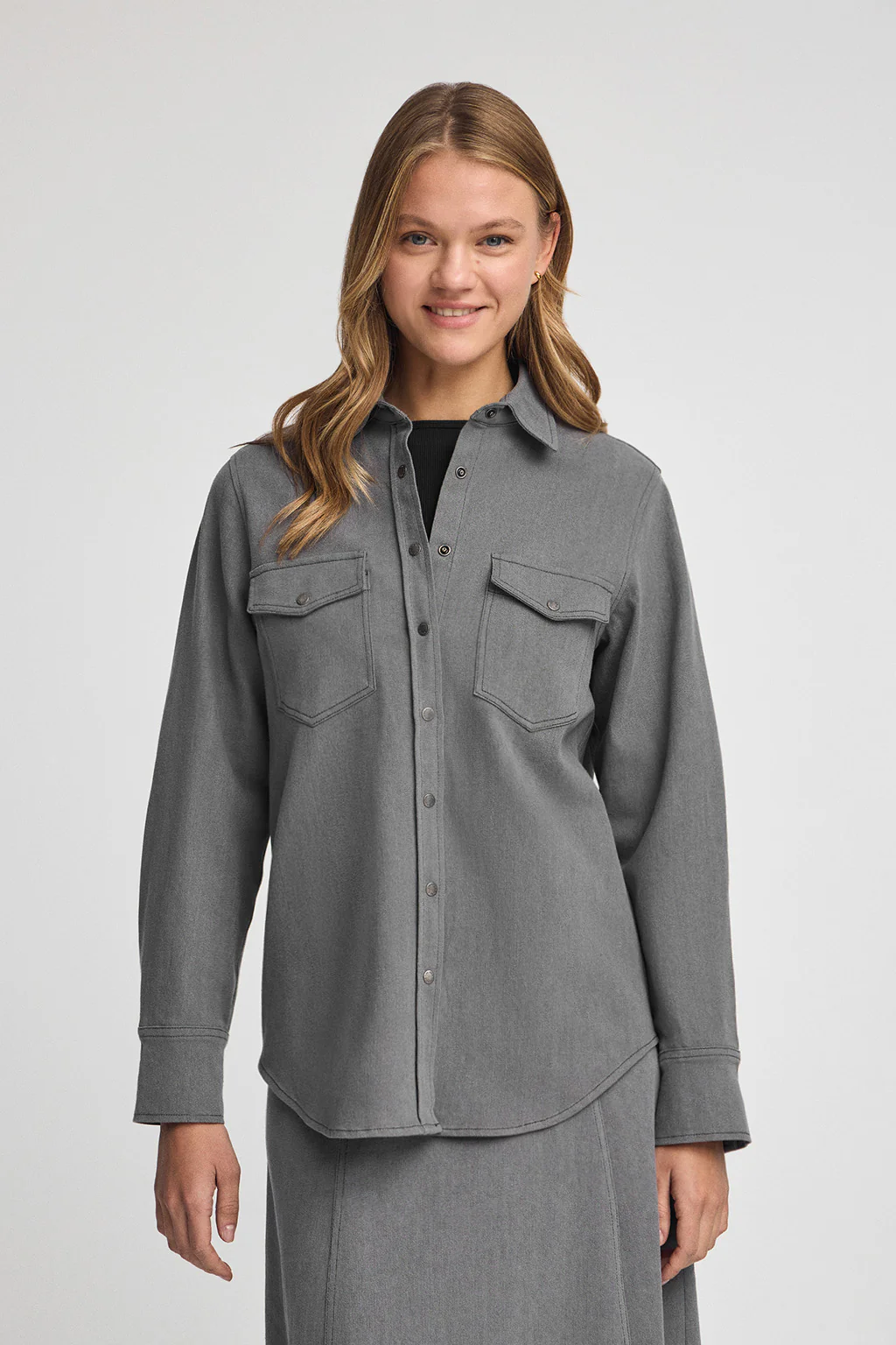 Camisa vaquera gris de corte relajado - Image 2