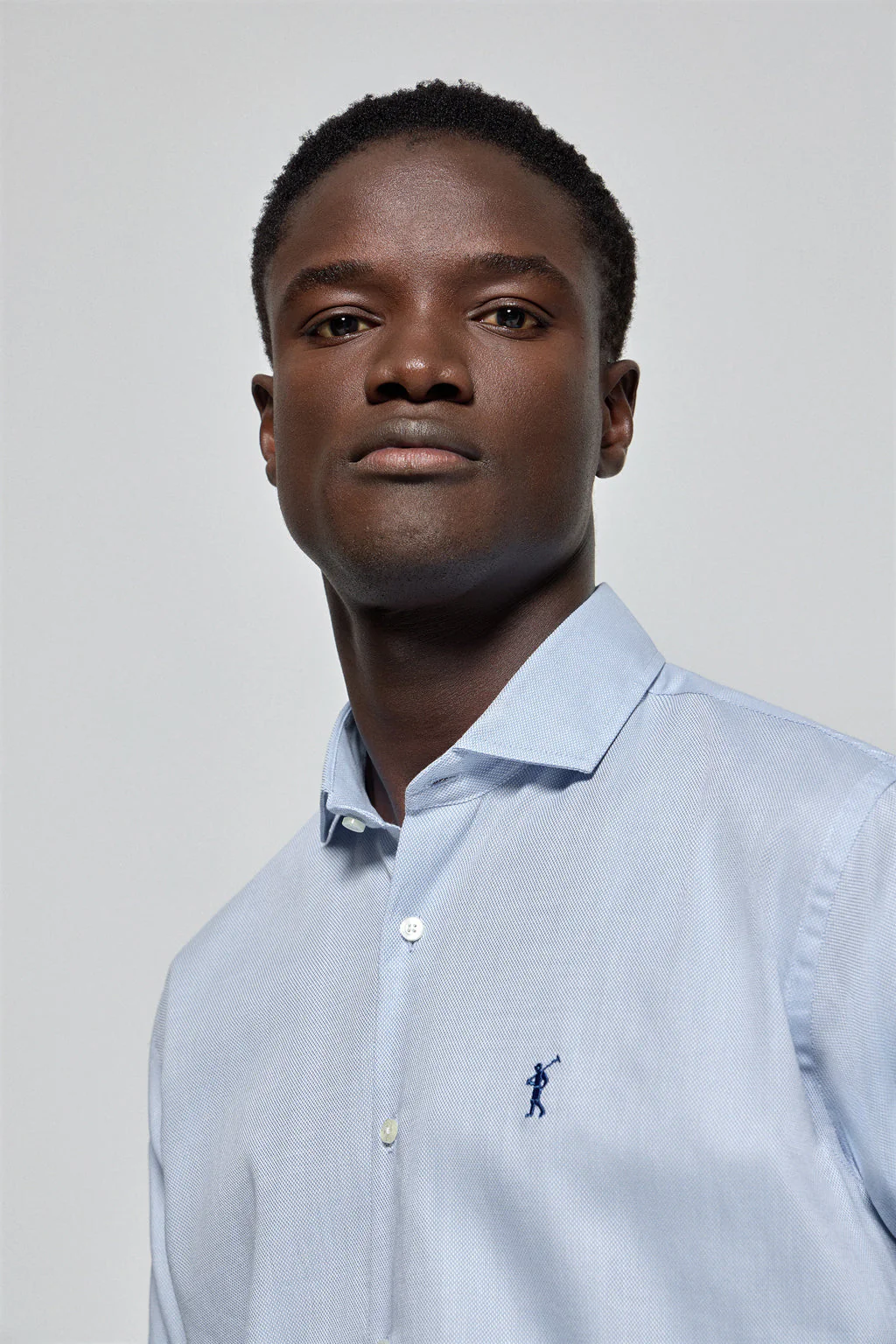 Camisa Cornell microestructura azul celeste con bordado Rigby Go - Image 2