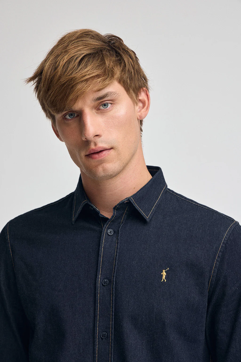 Camisa vaquera azul indigo de corte slim con logo Rigby Go - Image 2