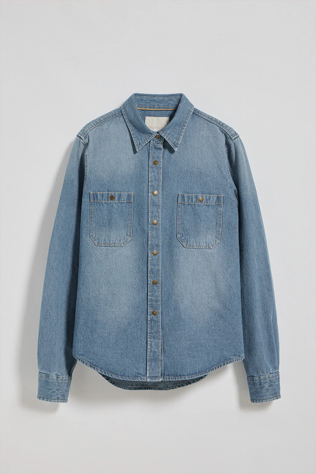 Camisa denim con dos bolsillos y detalle Polo Club - Image 10