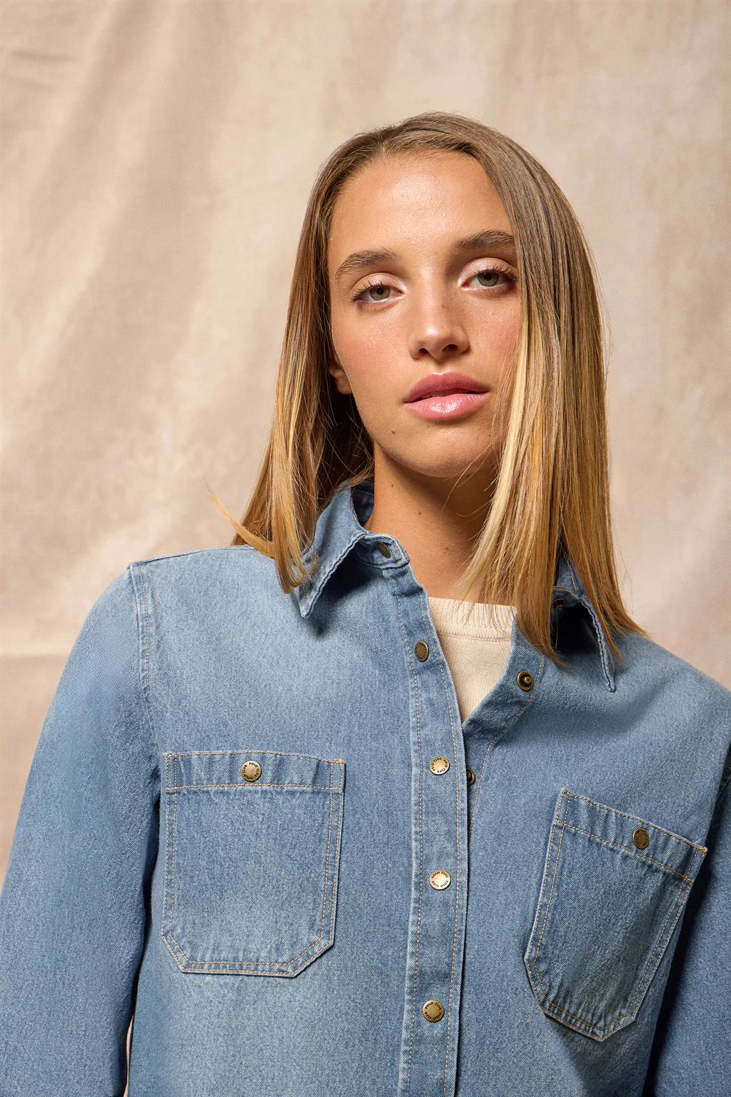 Camisa denim con dos bolsillos y detalle Polo Club - Image 6