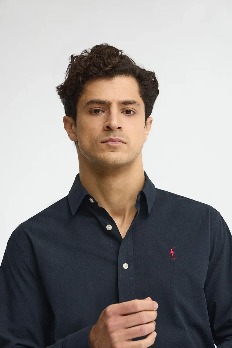 Camisa azul marino con efecto arrugado de corte regular con logo Rigby Go - Image 3