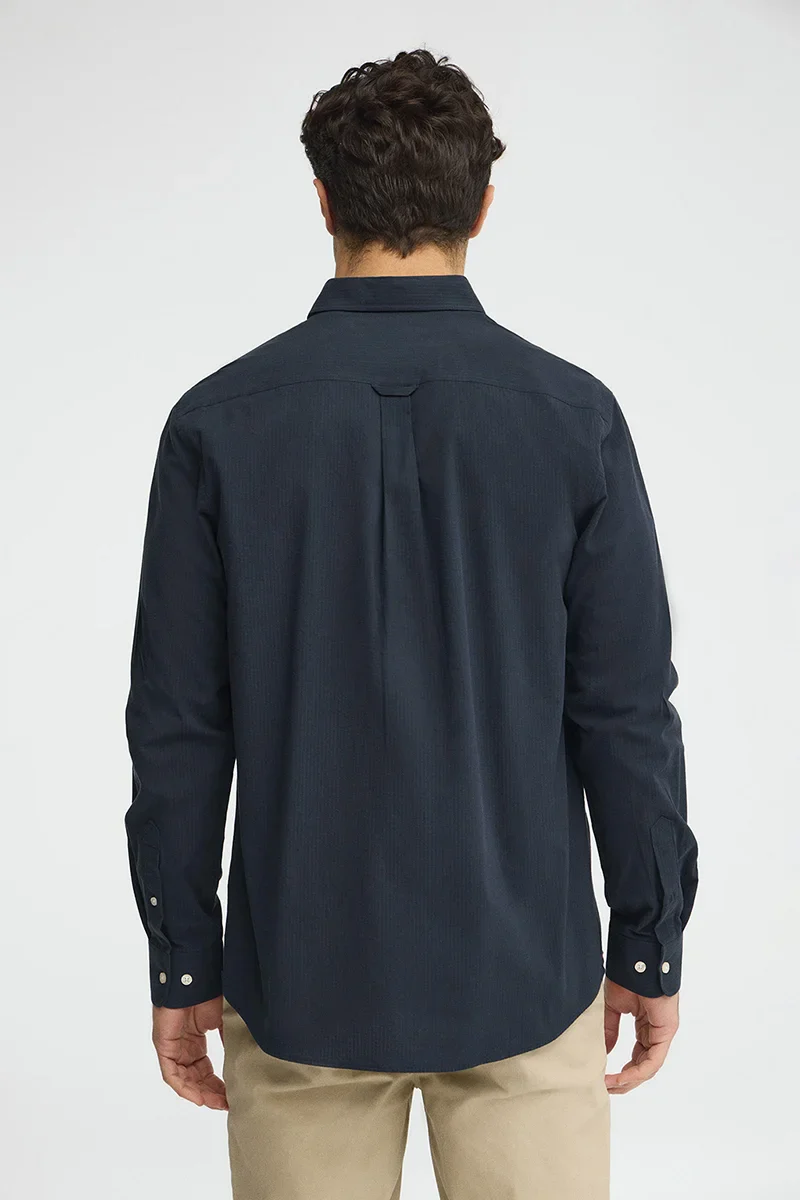 Camisa azul marino con efecto arrugado de corte regular con logo Rigby Go - Image 5