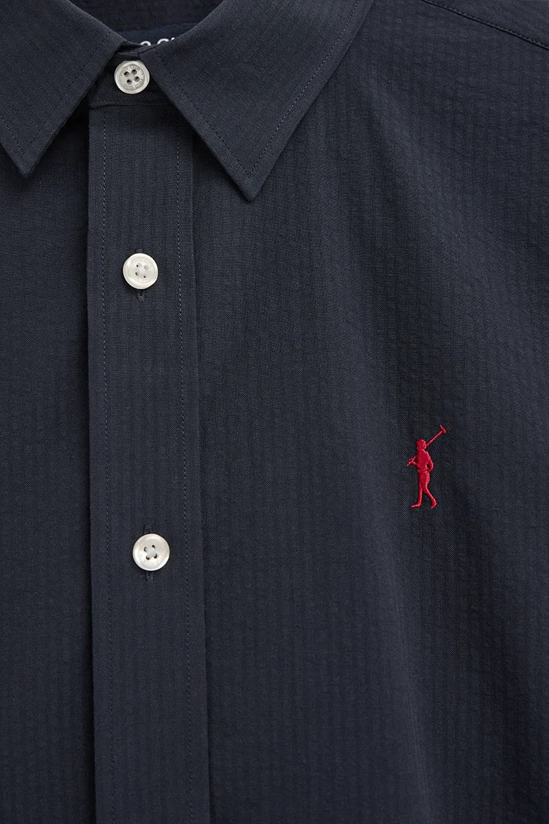 Camisa azul marino con efecto arrugado de corte regular con logo Rigby Go - Image 7