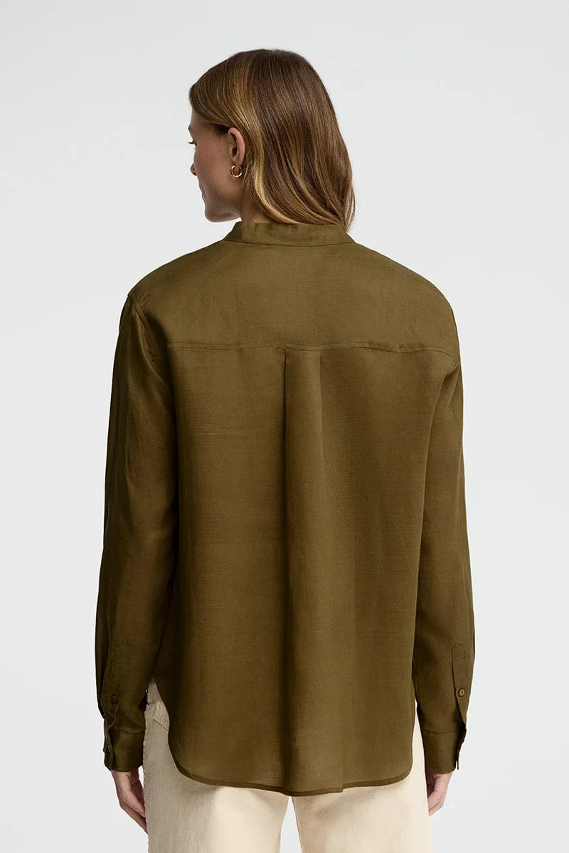 Camisa caqui oscuro de ramio con cuello mao y corte holgado con bordado Polo Club - Image 5
