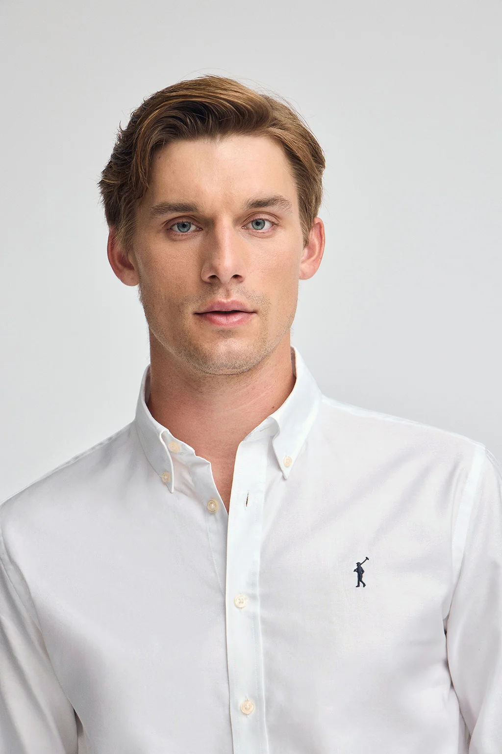 Pack hombre de dos camisas azul celeste y blanca de corte regular con logo Rigby Go - Image 3