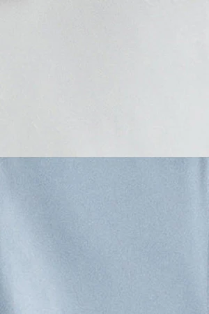 Pack hombre de tres camisas blanca azul marino y azul celeste de poplin y corte slim con logo Rigby Go - Image 13