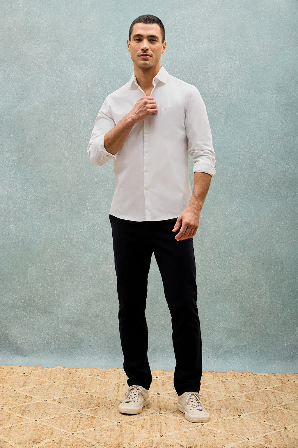 Camisa Super Slim de popelín blanca con monograma bordado - Image 2