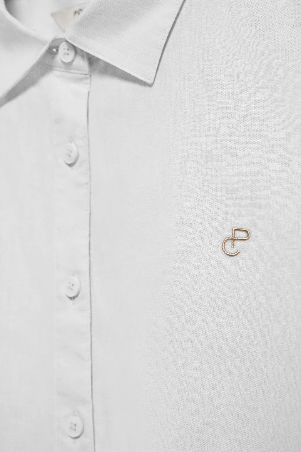 Camisa blanca loose fit de lino y algodón con monograma bordado - Image 7
