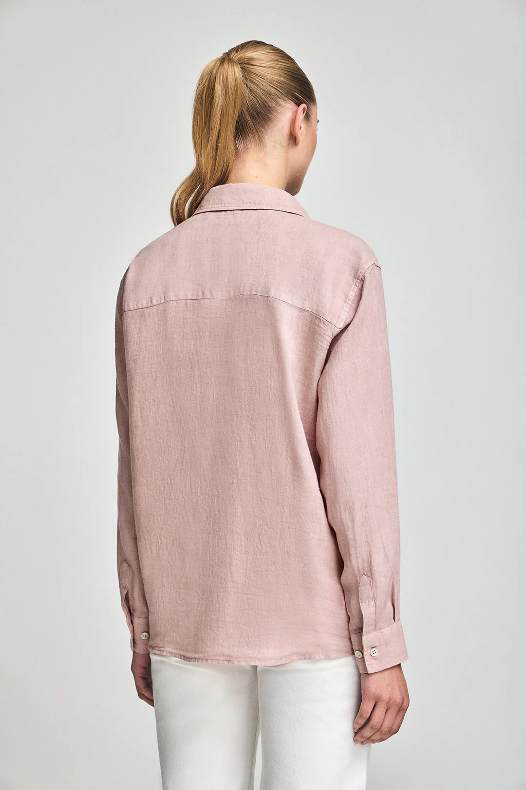 Camisa rosa taupe garment dye de lino con monograma bordado - Image 5
