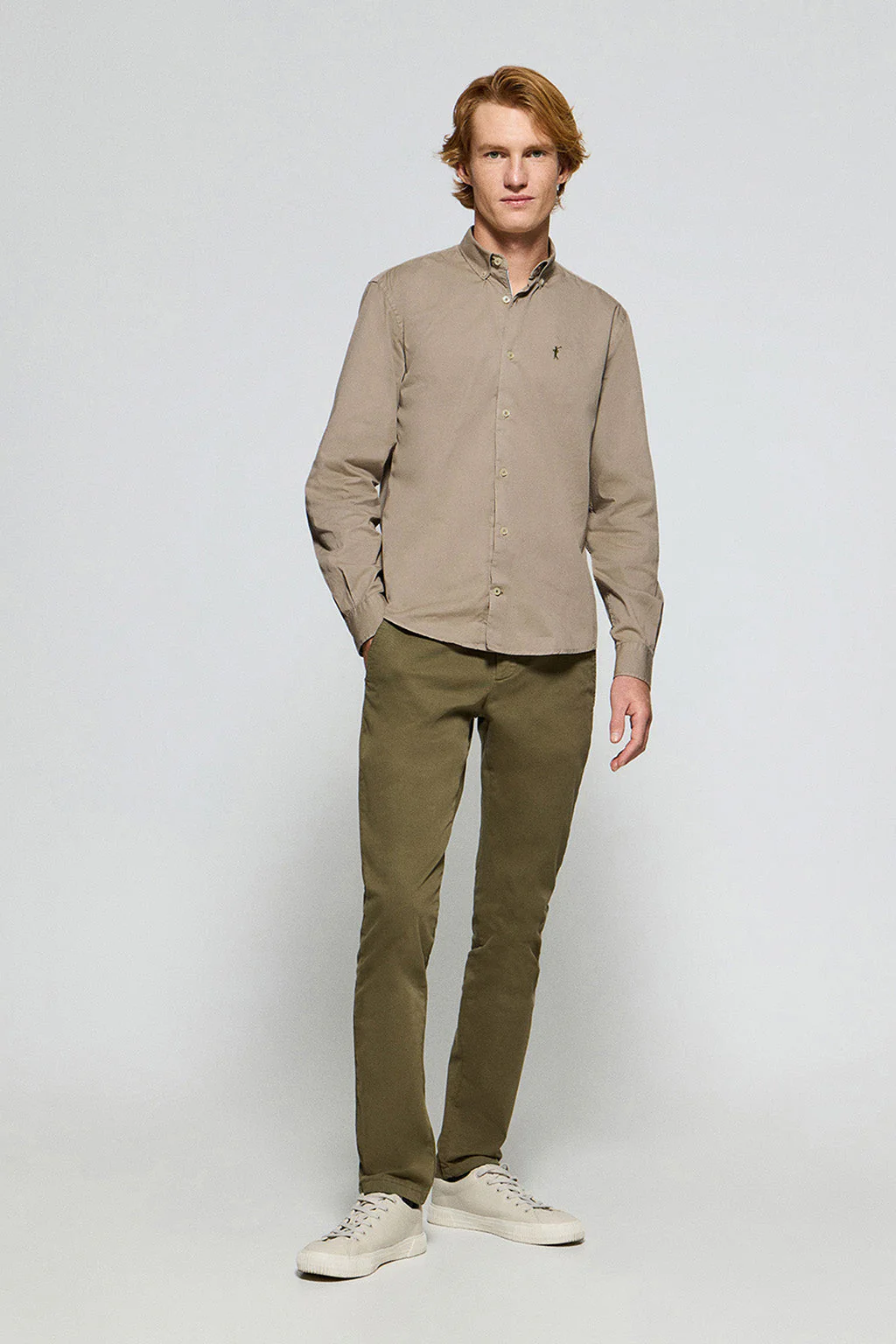 Camisa de sarga Princeton color camel con logo Rigby Go - Image 3