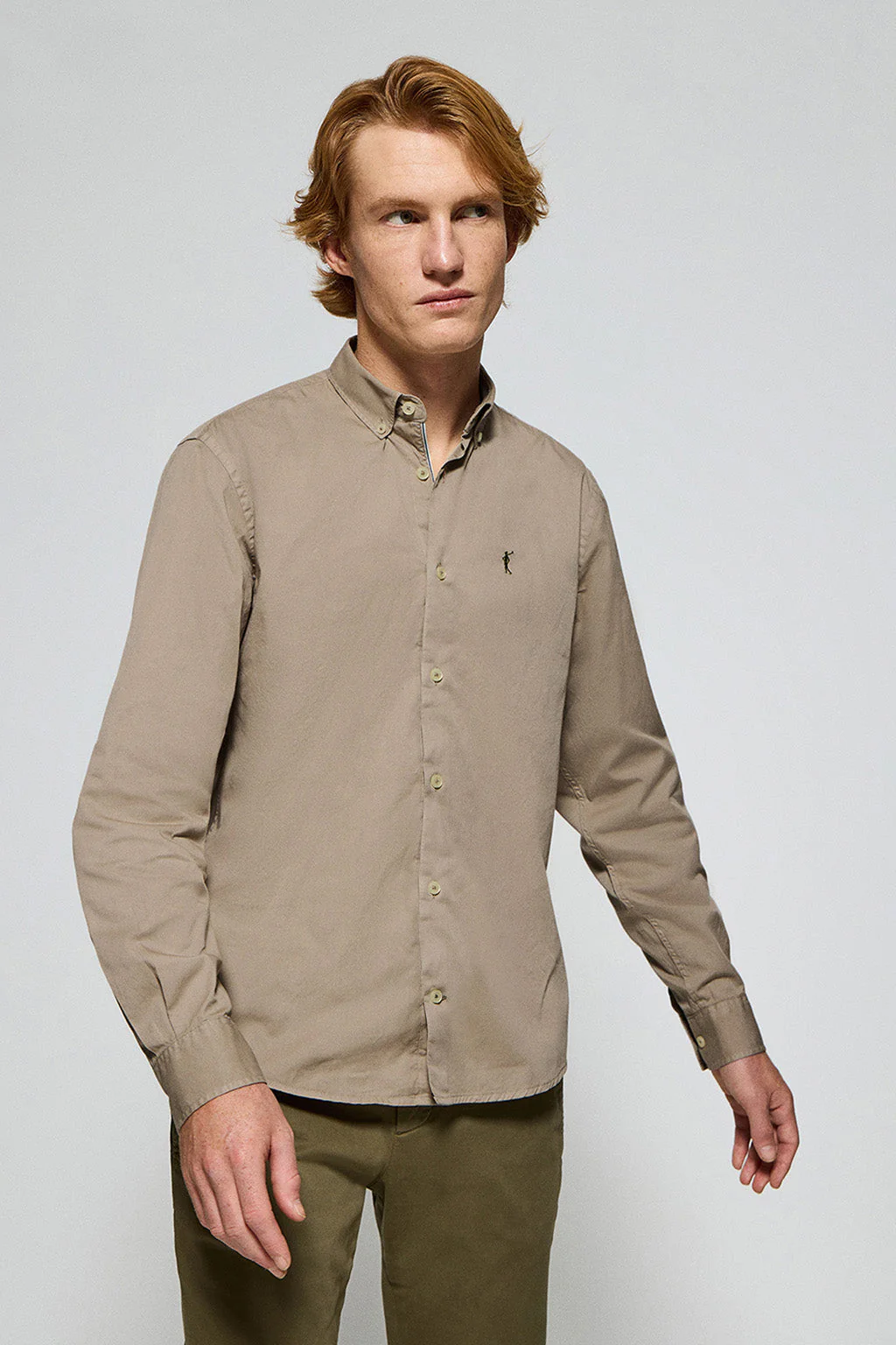 Camisa de sarga Princeton color camel con logo Rigby Go - Image 4