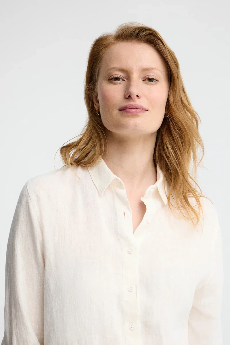 Camisa blanca de lino con corte relajado y bordado Polo Club - Image 3